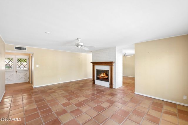 4902 E OSBORN Road, Phoenix, AZ 85018