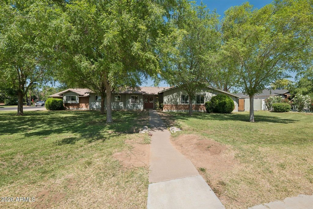 4902 E OSBORN Road, Phoenix, AZ 85018