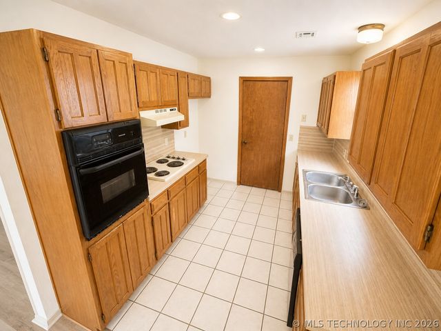 13801 E 33rd Place, Tulsa, OK 74134
