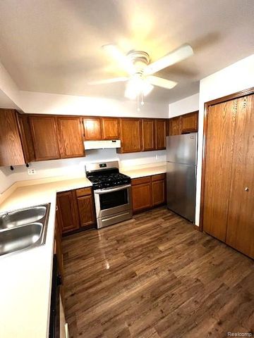 2266 Heritage Pointe Drive, Sterling Heights, MI 48314