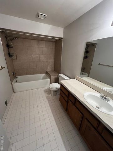 2266 Heritage Pointe Drive, Sterling Heights, MI 48314