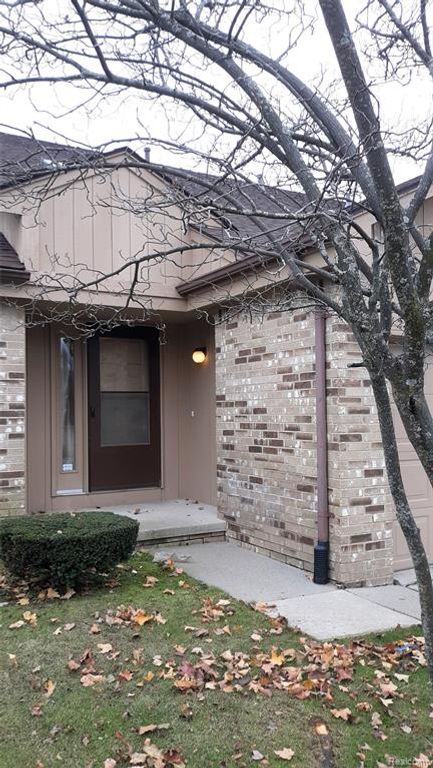 2266 Heritage Pointe Drive, Sterling Heights, MI 48314