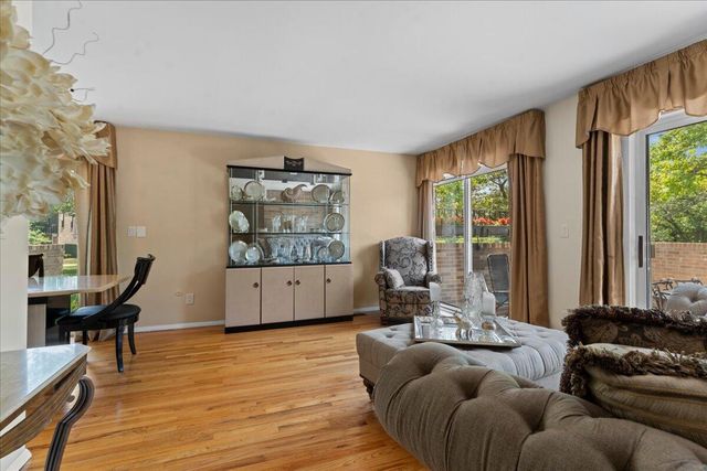 1100 Saint Aubin Place, Detroit, MI 48207
