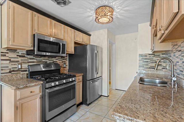1100 Saint Aubin Place, Detroit, MI 48207