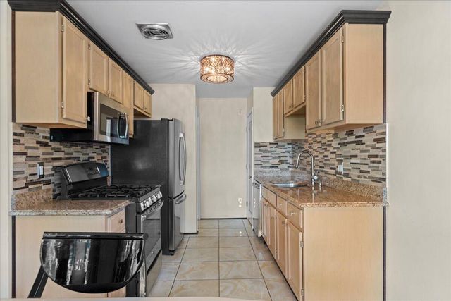 1100 Saint Aubin Place, Detroit, MI 48207