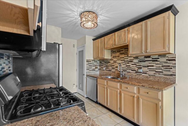 1100 Saint Aubin Place, Detroit, MI 48207