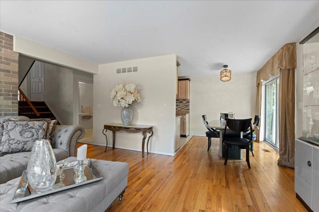 1100 Saint Aubin Place, Detroit, MI 48207