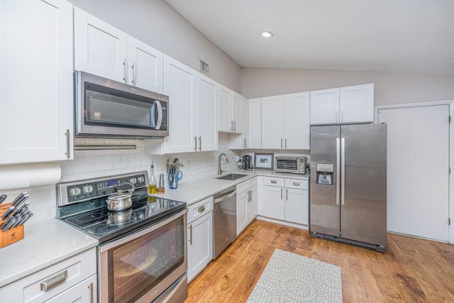 995 Oakcrest Drive, Charleston, SC 29412