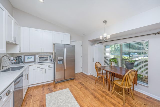 995 Oakcrest Drive, Charleston, SC 29412