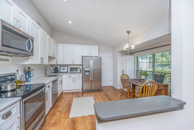 995 Oakcrest Drive, Charleston, SC 29412