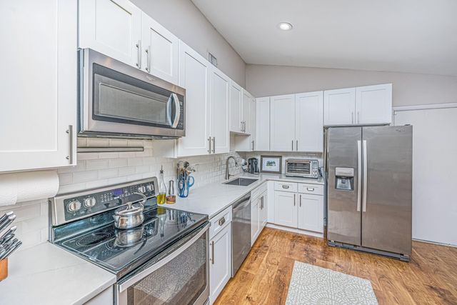 995 Oakcrest Drive, Charleston, SC 29412