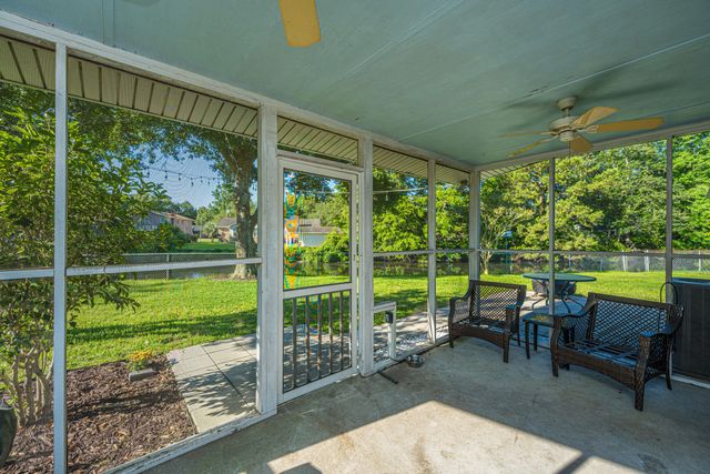 995 Oakcrest Drive, Charleston, SC 29412