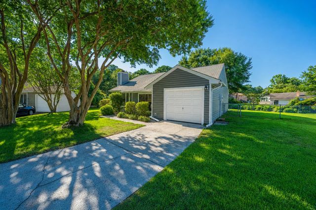 995 Oakcrest Drive, Charleston, SC 29412