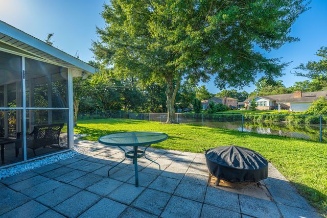 995 Oakcrest Drive, Charleston, SC 29412
