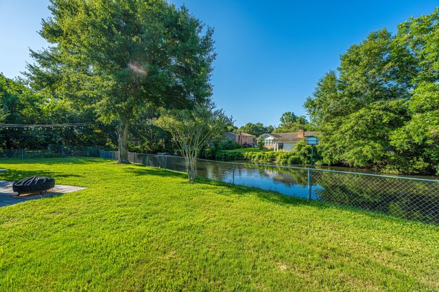 995 Oakcrest Drive, Charleston, SC 29412