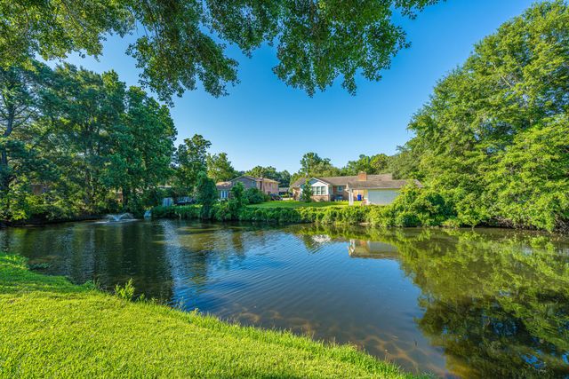 995 Oakcrest Drive, Charleston, SC 29412