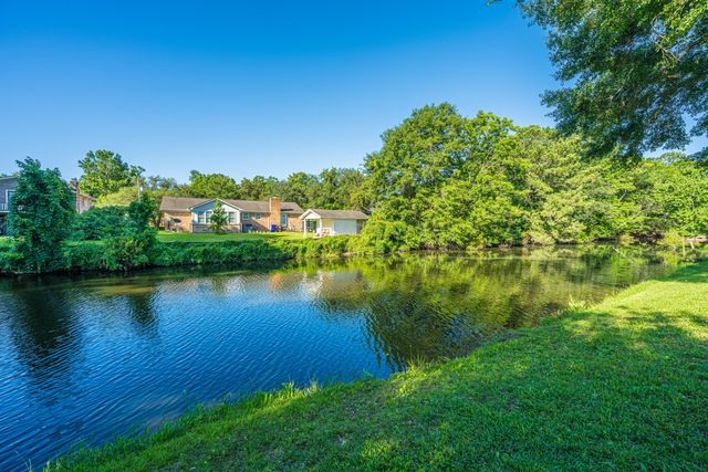 995 Oakcrest Drive, Charleston, SC 29412