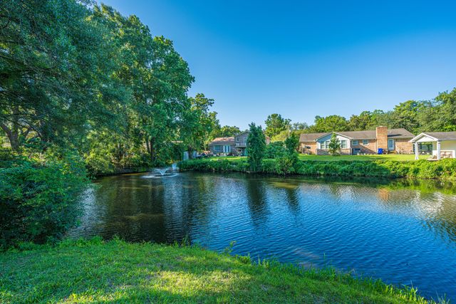 995 Oakcrest Drive, Charleston, SC 29412