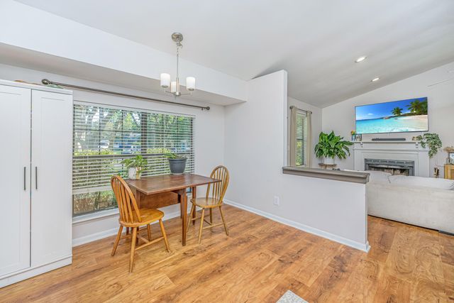 995 Oakcrest Drive, Charleston, SC 29412