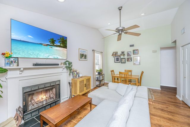 995 Oakcrest Drive, Charleston, SC 29412