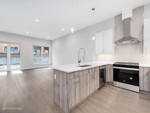 2139 W Madison Street 401, Chicago, IL 60612