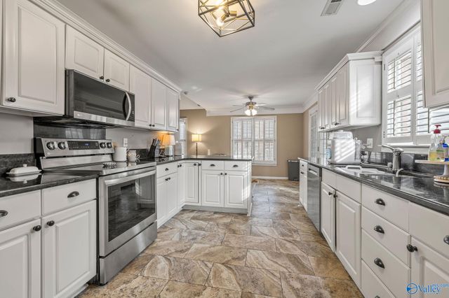 1611 Stone River Place, Decatur, AL 35603