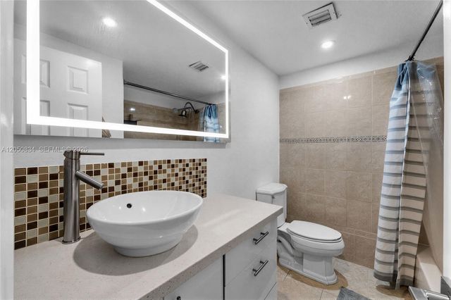 9958 SW 88th St 522-5, Miami, FL 33176
