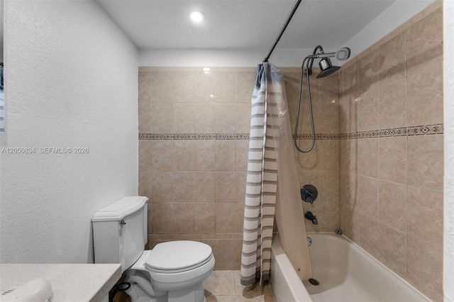 9958 SW 88th St 522-5, Miami, FL 33176