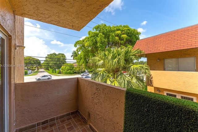 9958 SW 88th St 522-5, Miami, FL 33176