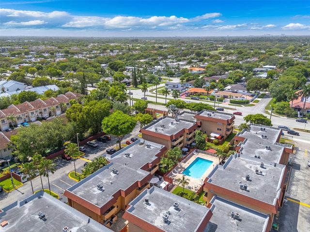 9958 SW 88th St 522-5, Miami, FL 33176