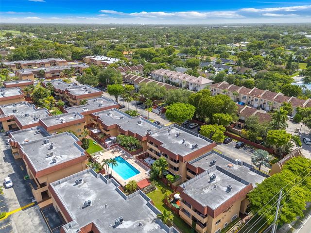9958 SW 88th St 522-5, Miami, FL 33176