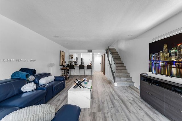 9958 SW 88th St 522-5, Miami, FL 33176