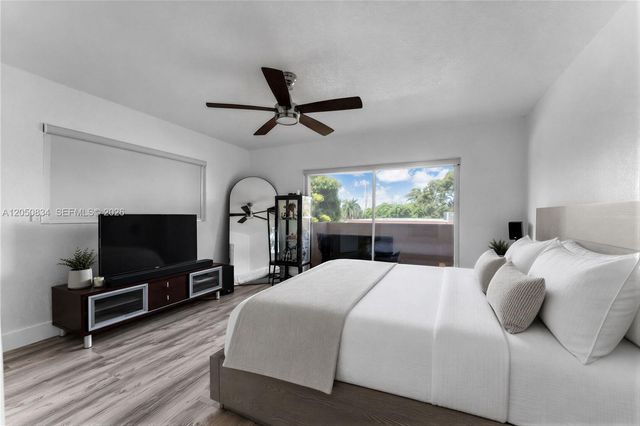 9958 SW 88th St 522-5, Miami, FL 33176