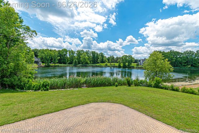 2400 Inwood Road, Washington Township, MI 48095