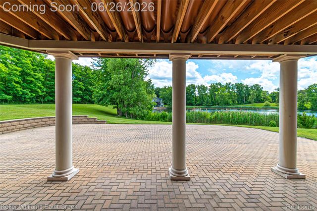 2400 Inwood Road, Washington Township, MI 48095