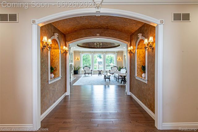 2400 Inwood Road, Washington Township, MI 48095