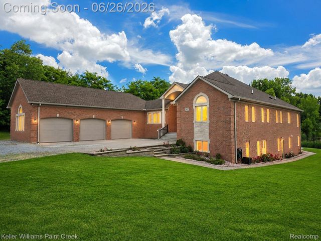 2400 Inwood Road, Washington Township, MI 48095