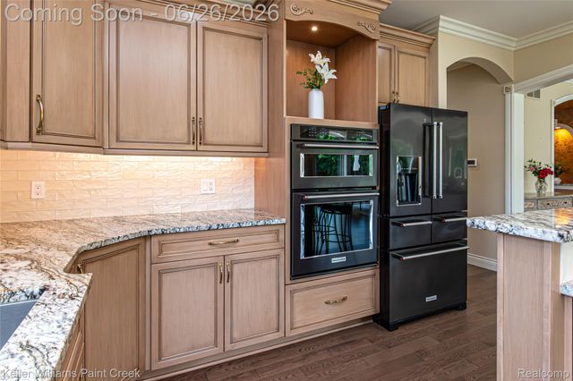2400 Inwood Road, Washington Township, MI 48095