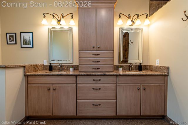 2400 Inwood Road, Washington Township, MI 48095