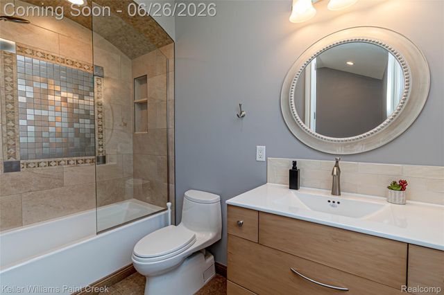 2400 Inwood Road, Washington Township, MI 48095