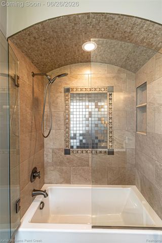 2400 Inwood Road, Washington Township, MI 48095