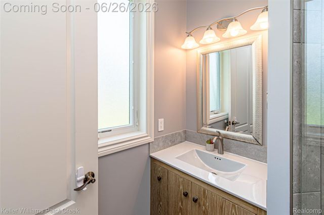 2400 Inwood Road, Washington Township, MI 48095