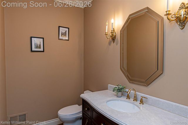 2400 Inwood Road, Washington Township, MI 48095