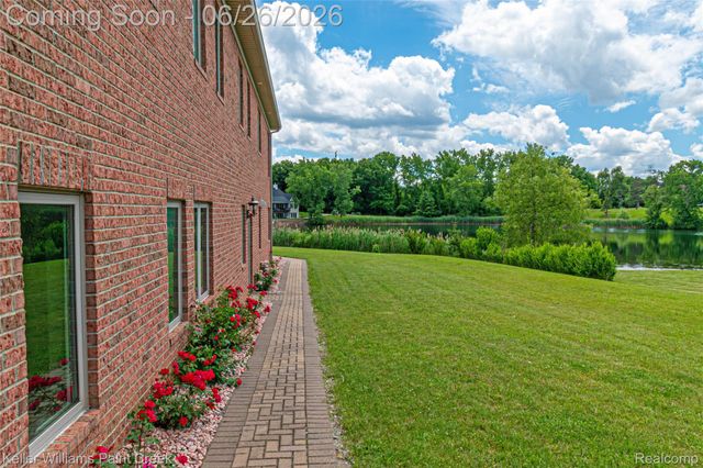 2400 Inwood Road, Washington Township, MI 48095
