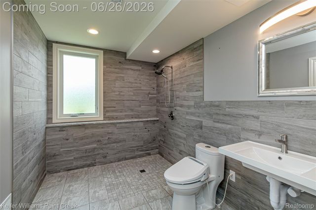 2400 Inwood Road, Washington Township, MI 48095