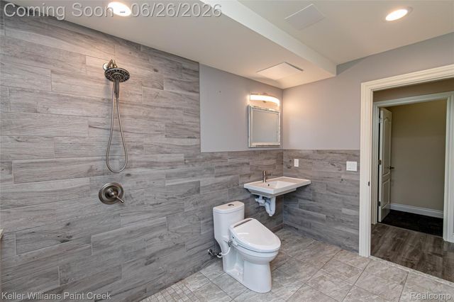 2400 Inwood Road, Washington Township, MI 48095