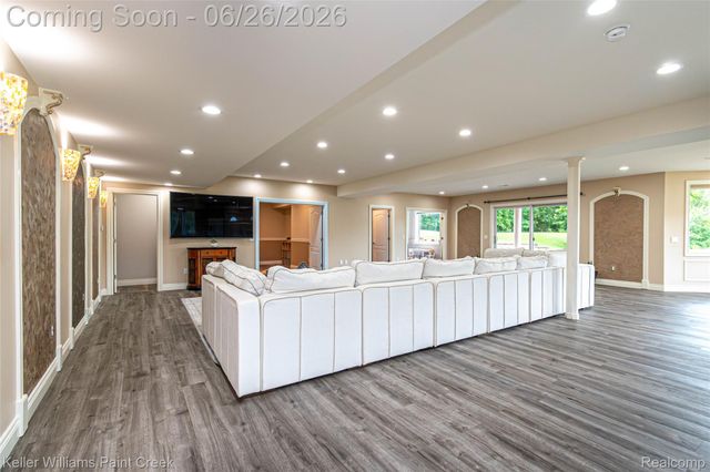 2400 Inwood Road, Washington Township, MI 48095