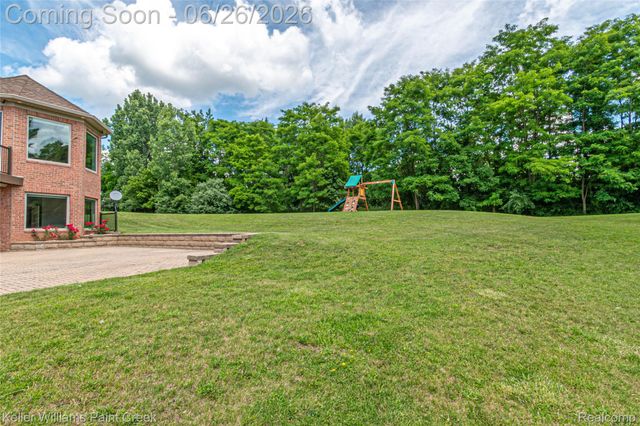 2400 Inwood Road, Washington Township, MI 48095