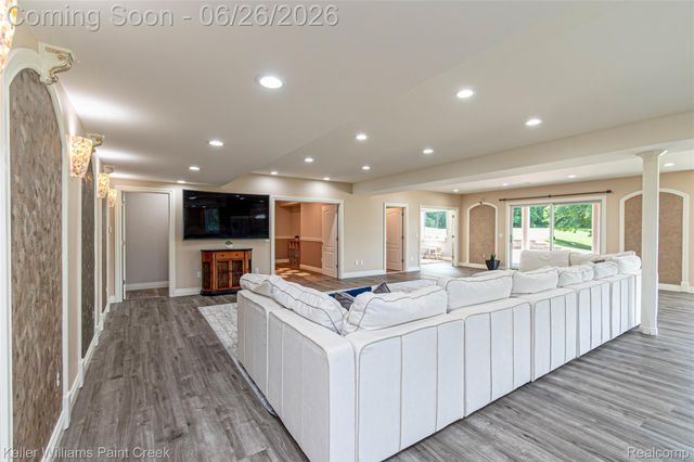 2400 Inwood Road, Washington Township, MI 48095