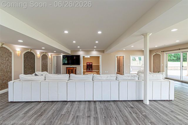 2400 Inwood Road, Washington Township, MI 48095
